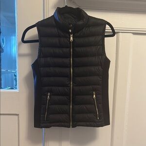 XS Zara Women's Black Puffer Vest